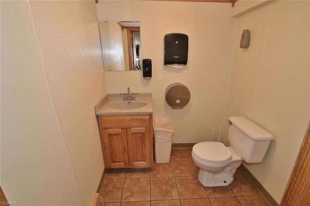 Peachs Place : 121 E Main St, Crooksville, OH 43731